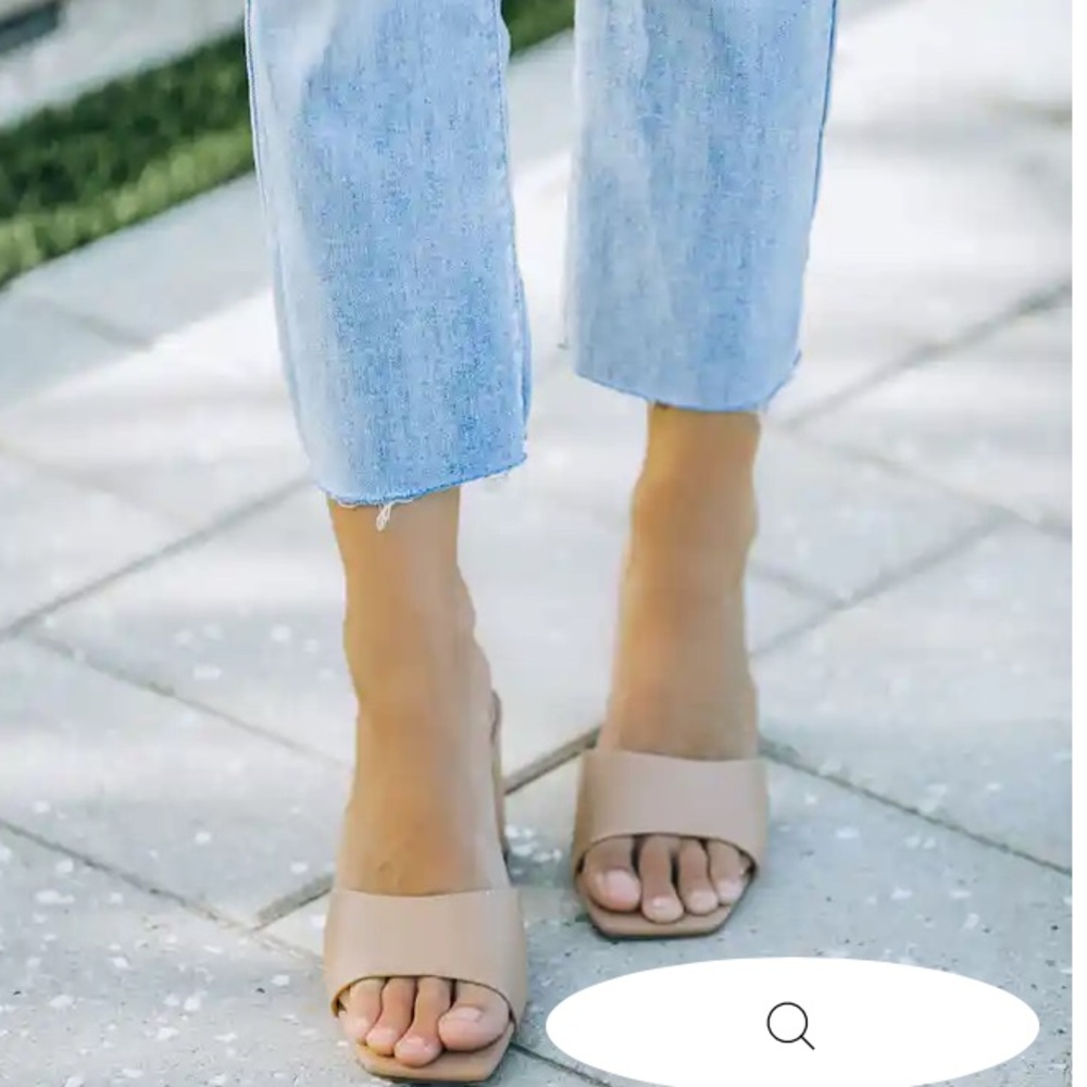 NIB - Block Heeled Sandal - Nude